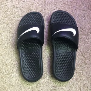 Black Nike Slides EXCELLENT CONDITION